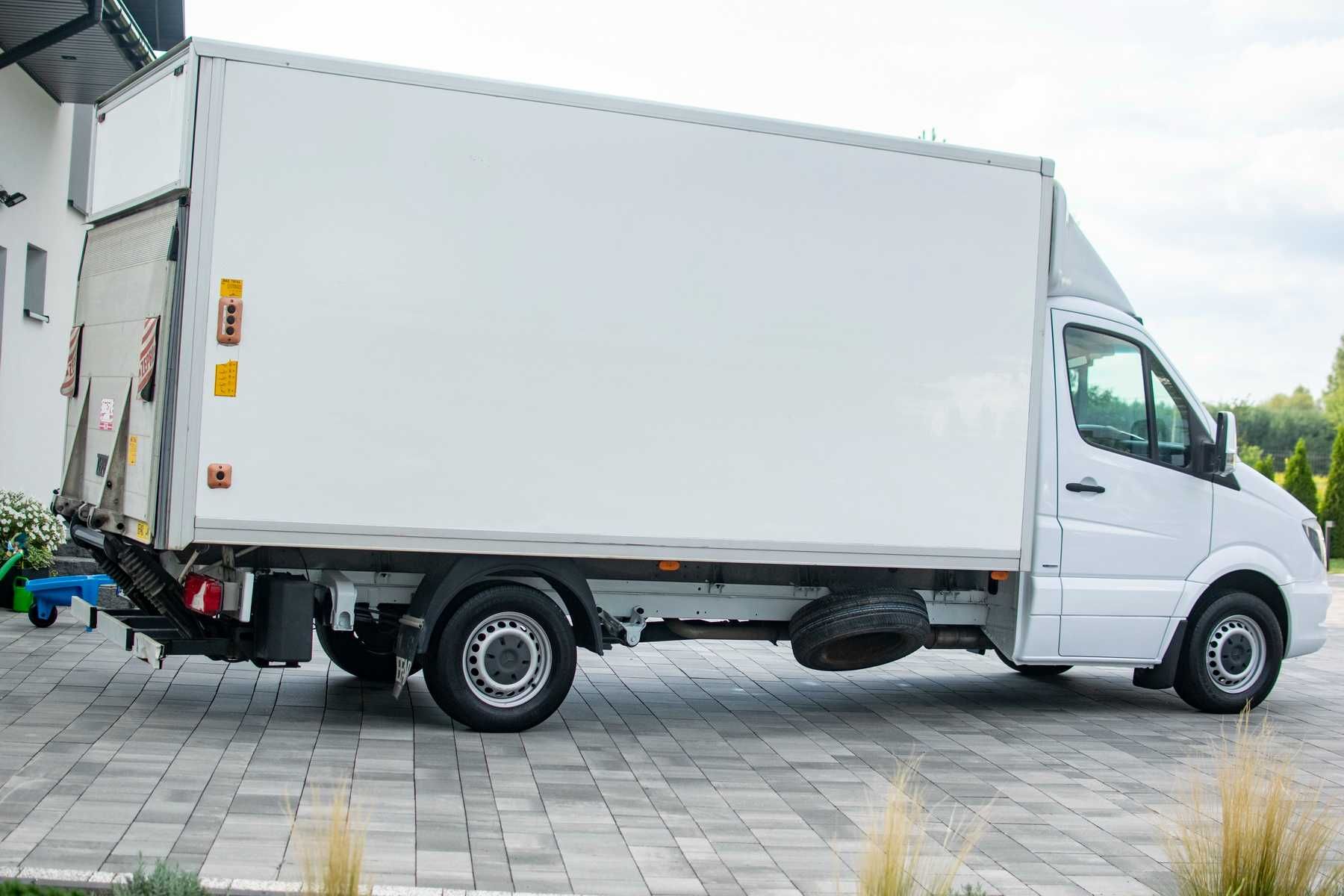 Kontener, magazyn, garaż, schowek Sprinter 906  Winda