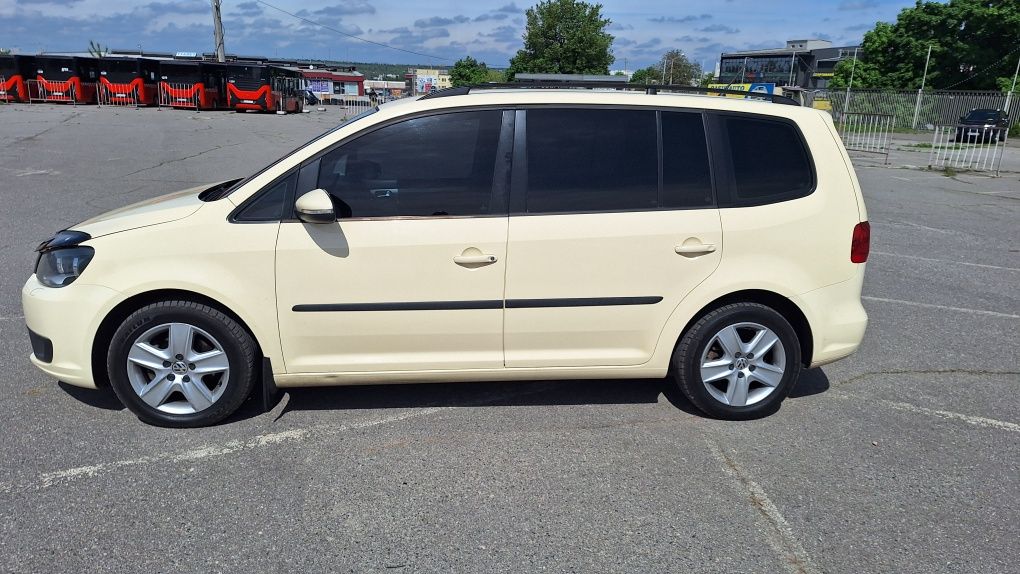 Продам семиместный минивэн VW Touran,2011гв