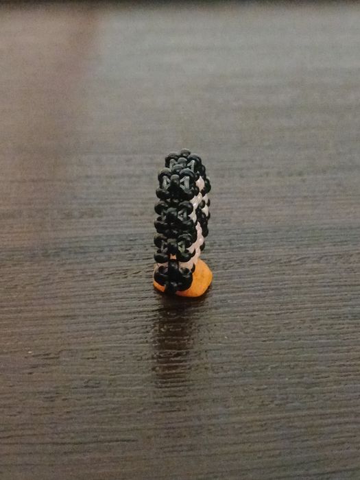 Лапка на щастя виріб з бісера