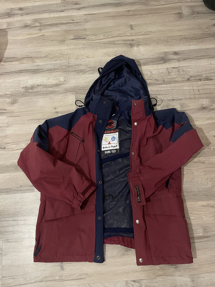 Продам в идеальном состояние mammut парка-дождевик