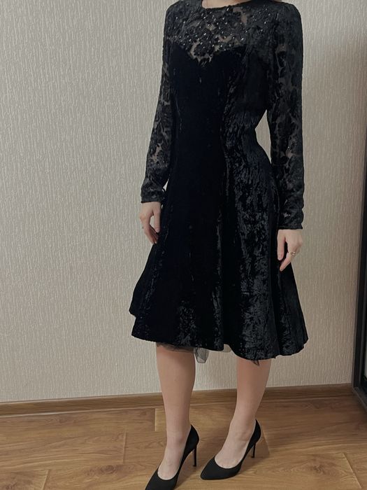 Чорна оксамитова сукня