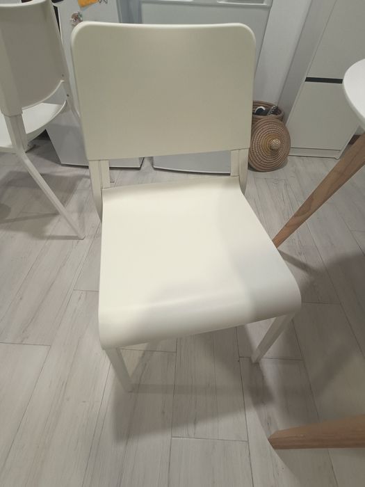 Mesa de refeições + 3 cadeiras