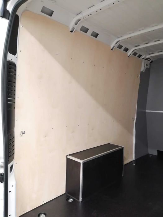 Zabezpieczenie przestrzeni ładunkowej w brygadówce Ducato L4H2