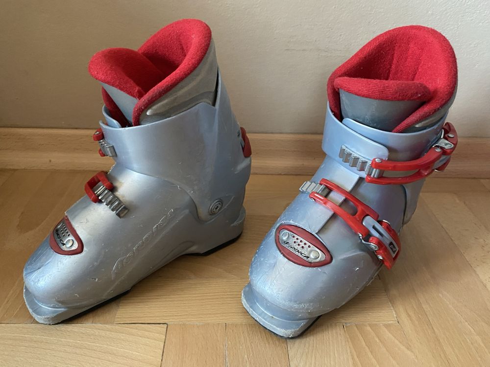 Buty narciarskie dziecięce Nordica.