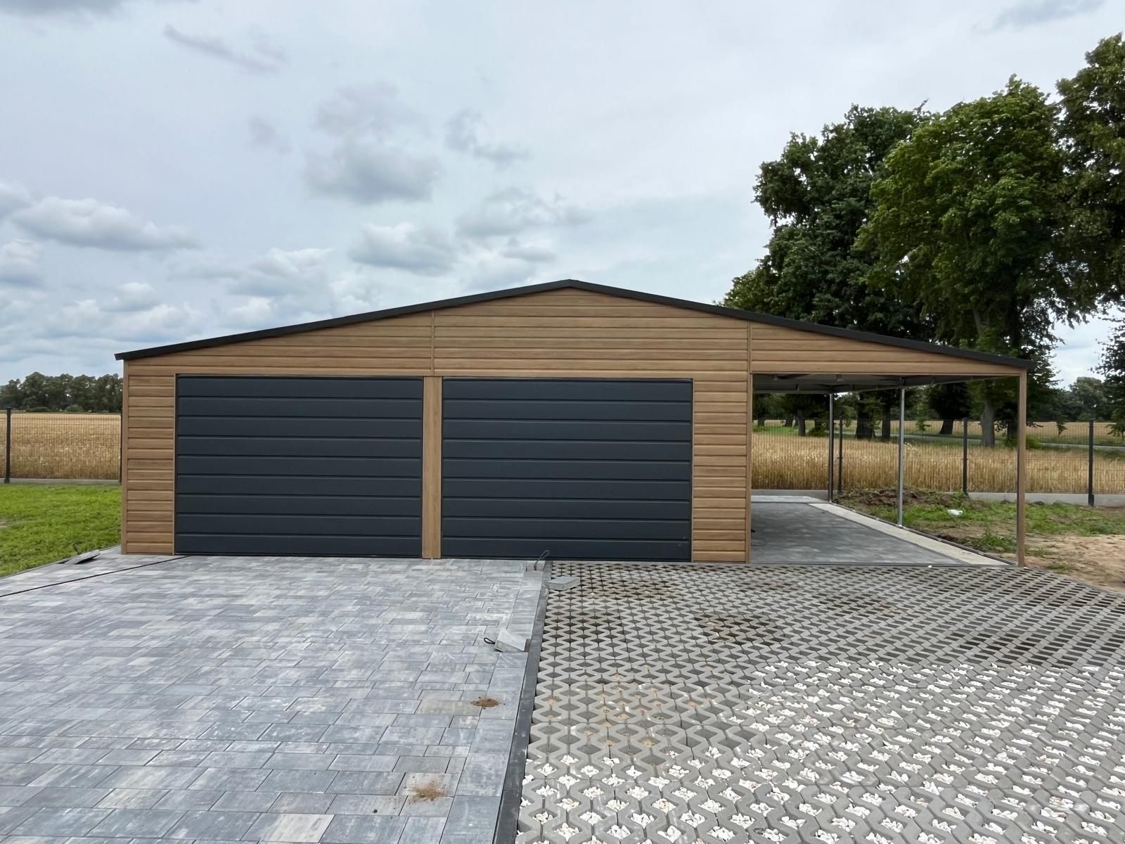 Garaż 7x6m z wiatą 3x6