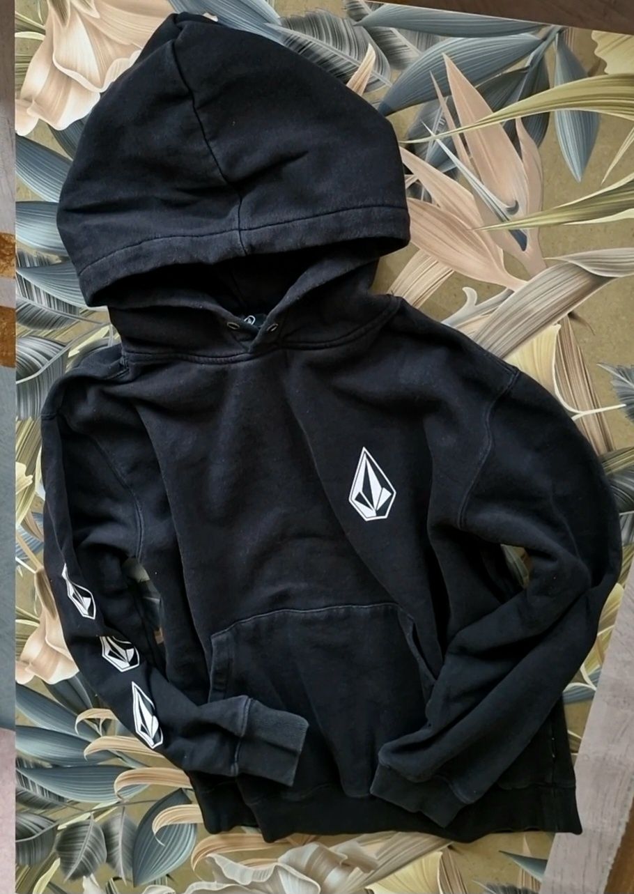 Bluza czarna z kapturem Volcom plus koszulki rozmiar 152/158