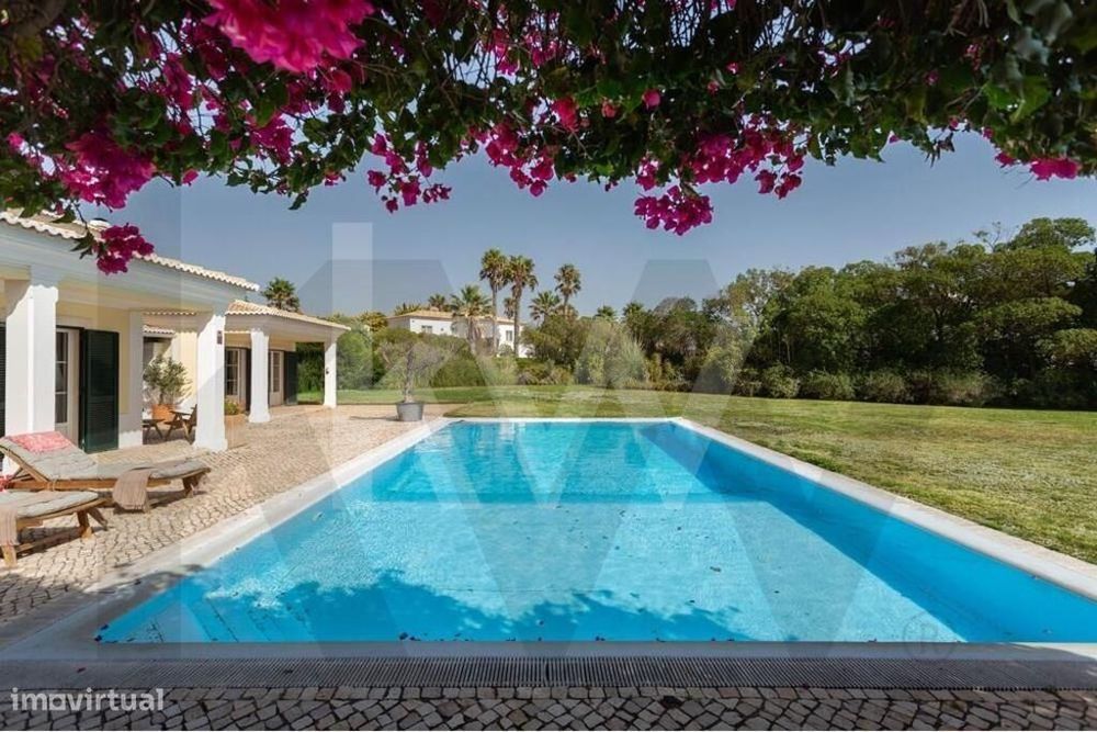 Moradia independente com amplo jardim, piscina e vista mar |  Quinta d