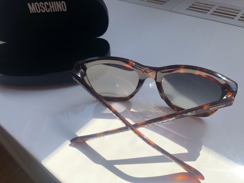 Okulary przeciwsłoneczne oryginał Moschino z etui