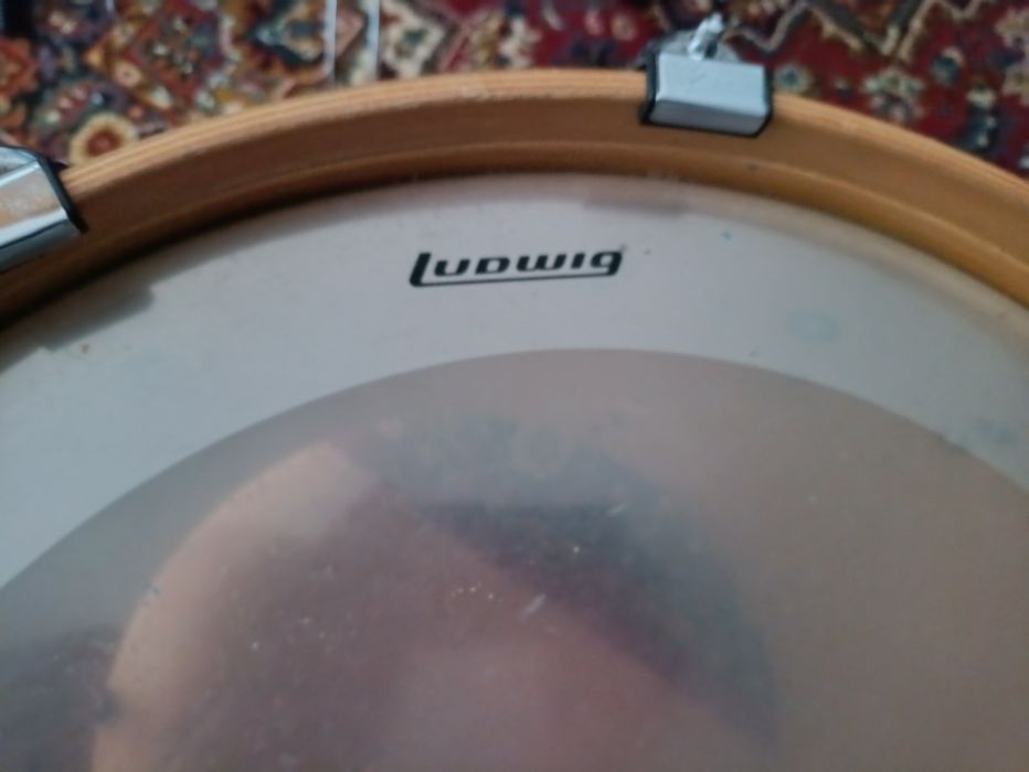 Bombo de bateria 22" adaptado a timbalão de chão.