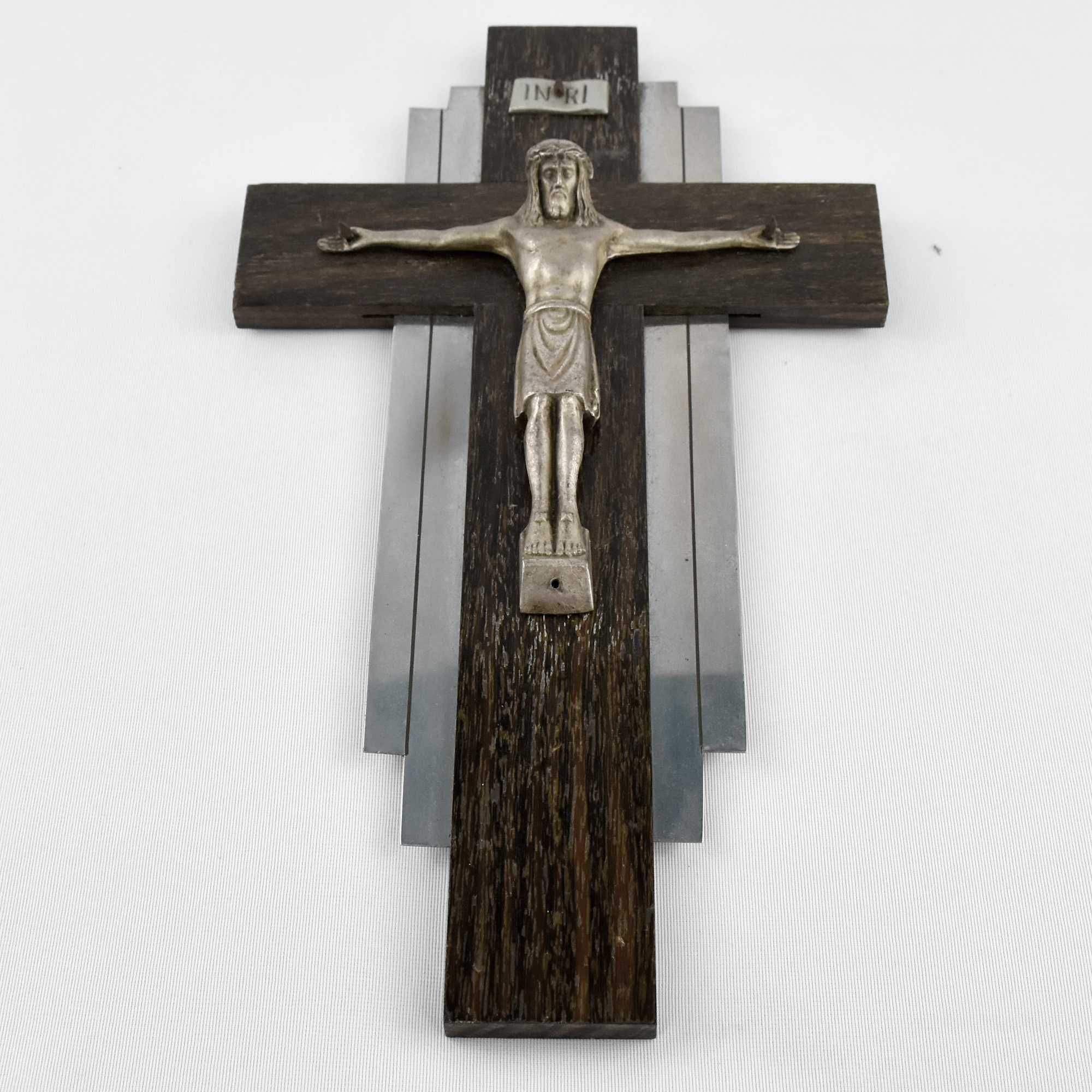 Cruz com Cristo crucificado em madeira de jacarandá e metal prateado