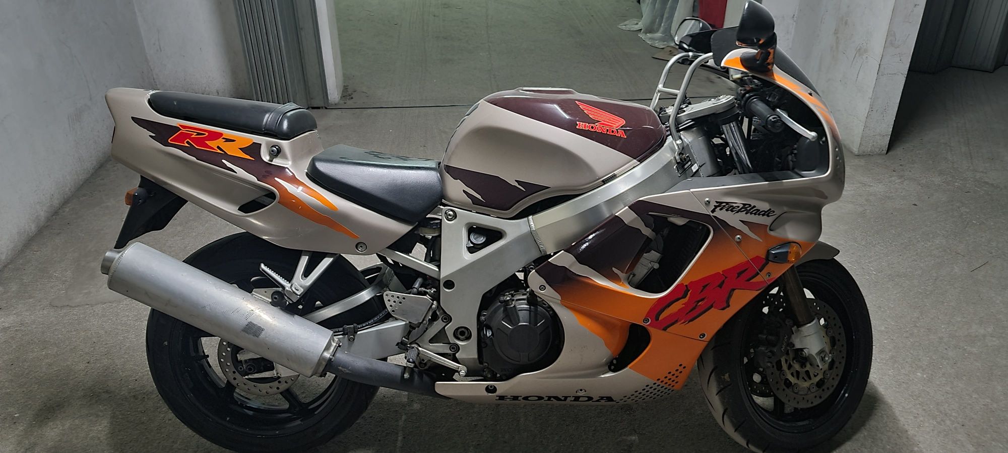 Honda CBR 900RR Urban Tiger