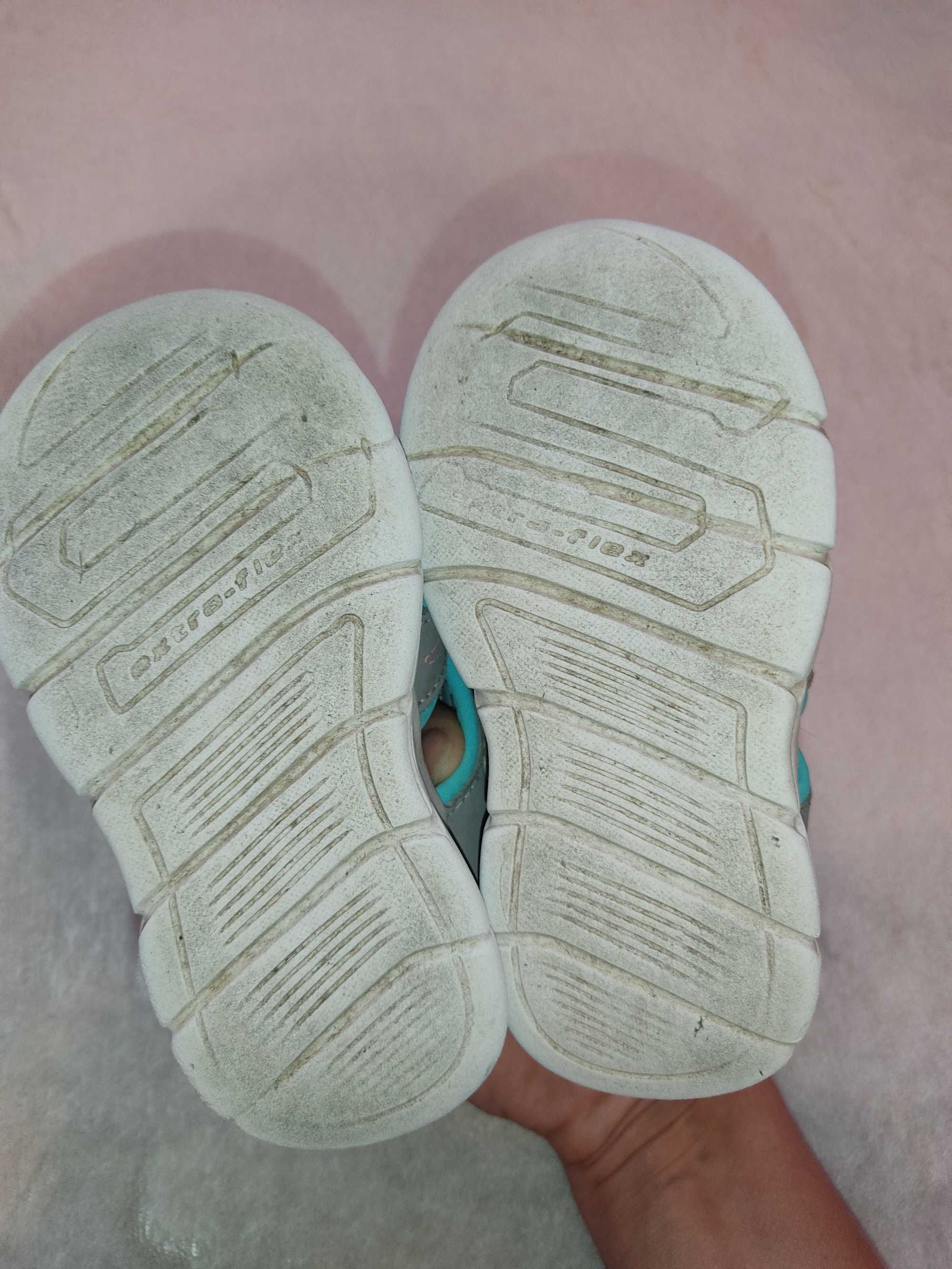 Sandałki Skechers rozm. 24
