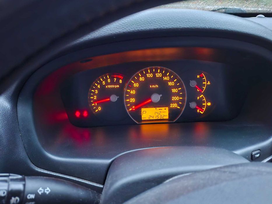 KIA carenc 2.0 cvvt бензин