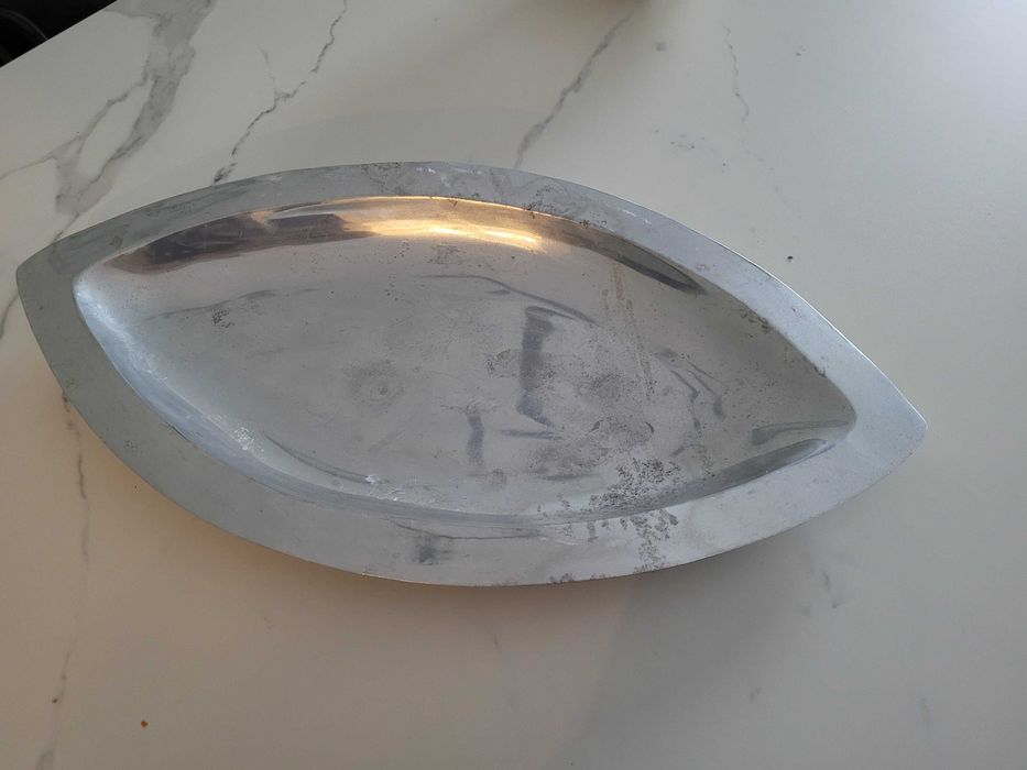 Półmisek metalowy ozdobny