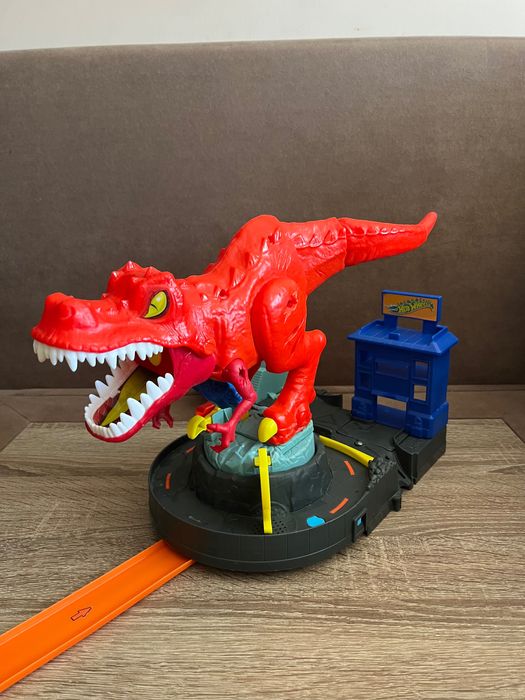 Трек hot wheels тірекс