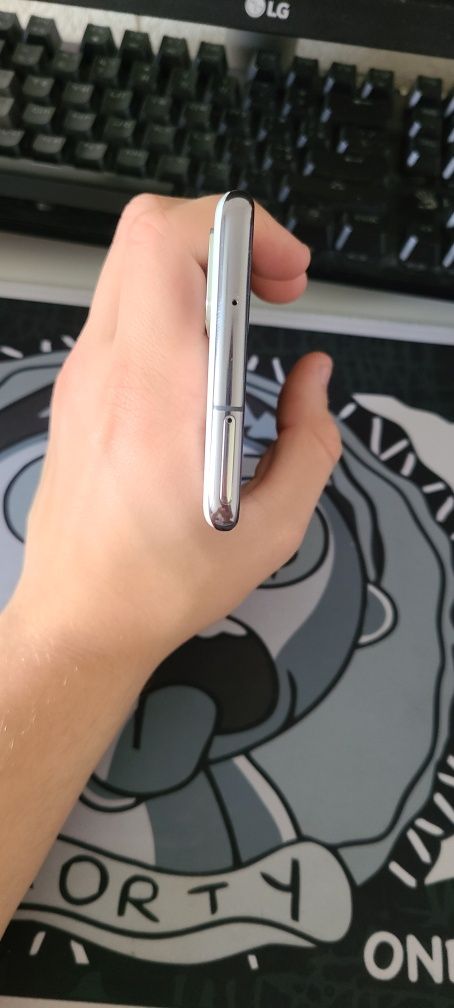 Продаю Samsung s20 plus
