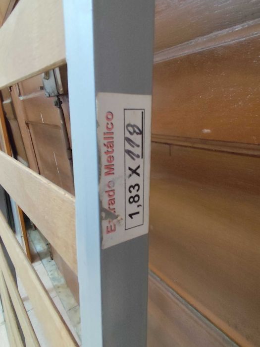 Estrado de ripas para cama 183×118 cm