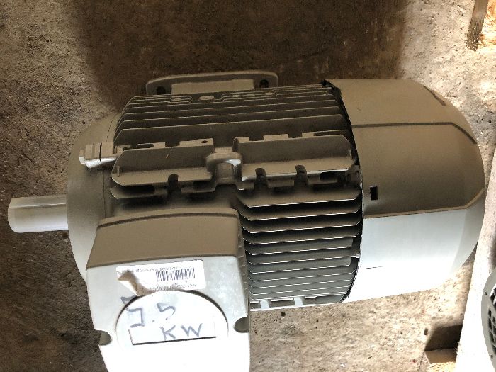 Silniki elektryczne,trójfazowe  od 2.2,4.5,5.5,7.5,11KW
