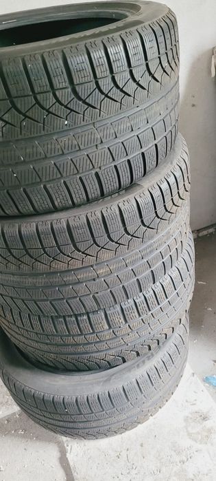 Opony zimowe 19/255/45 Pirelli 
w bardzo dobrym stanie