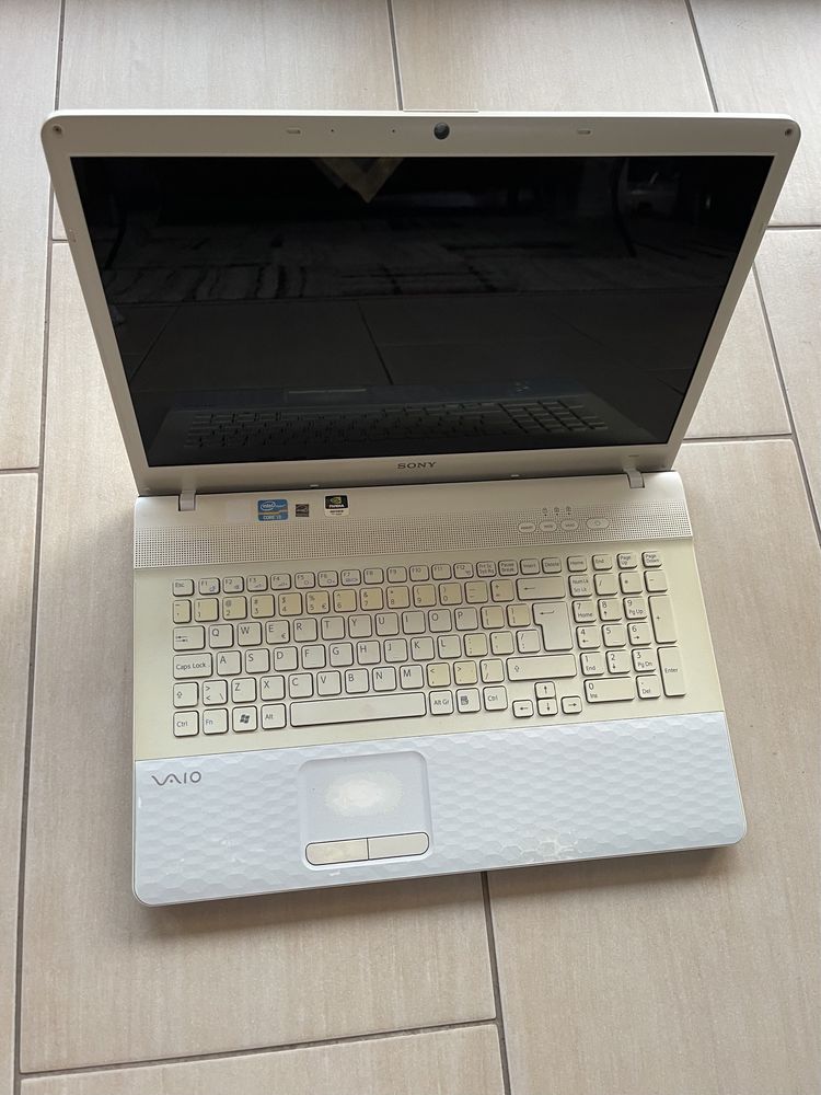 Laptop Biały Sony Vaio VPCEH2D1E 15 cali