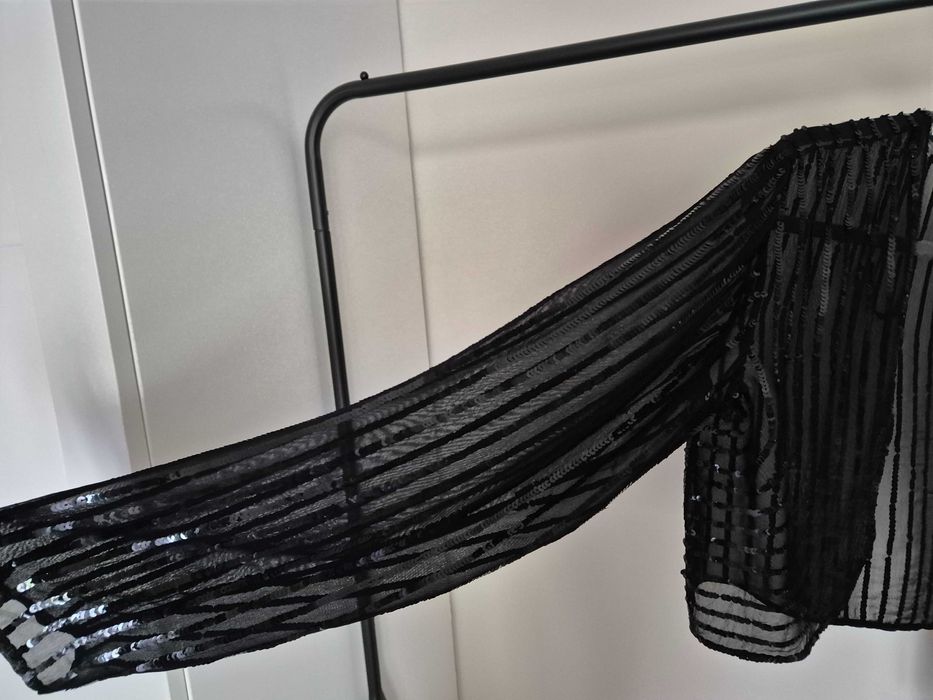 Czarna narzutka z cekinami z wiskozy rozmiar 36-40