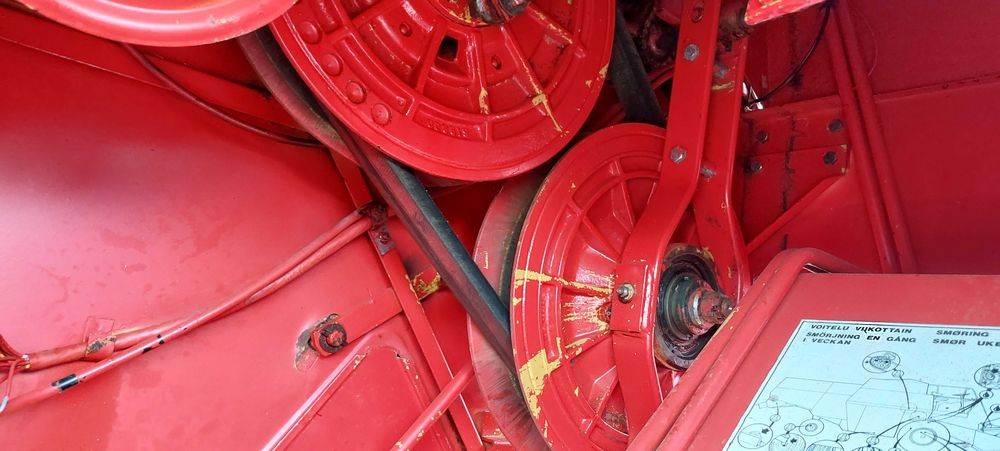 Зернозбиральний комбайн Massey ferguson 330 2.7m