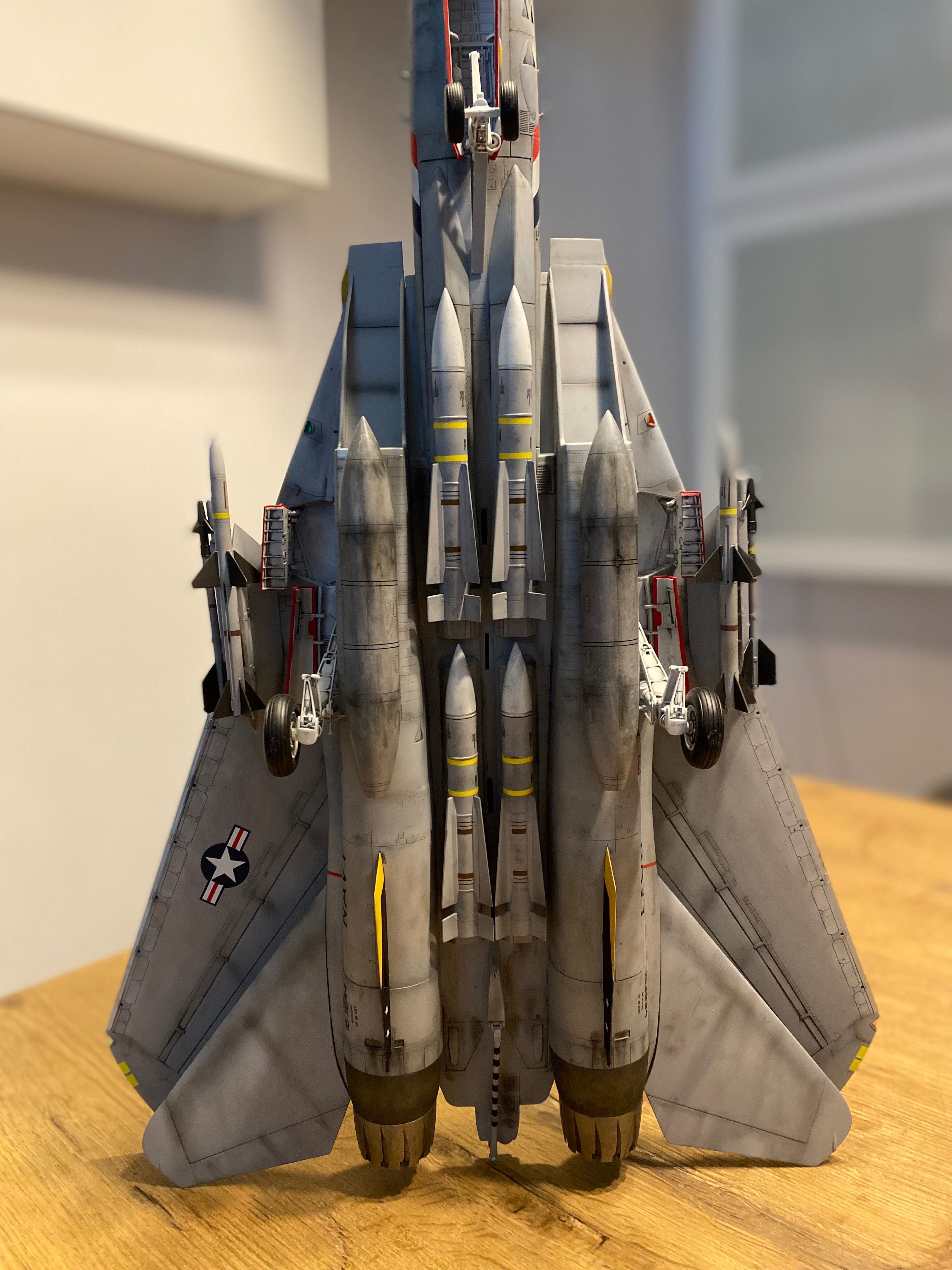 F-14 gotowy skala 1:32 wystawowy