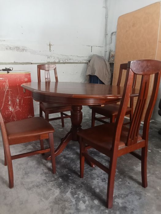 Mesa Com cadeiras madeira bruta