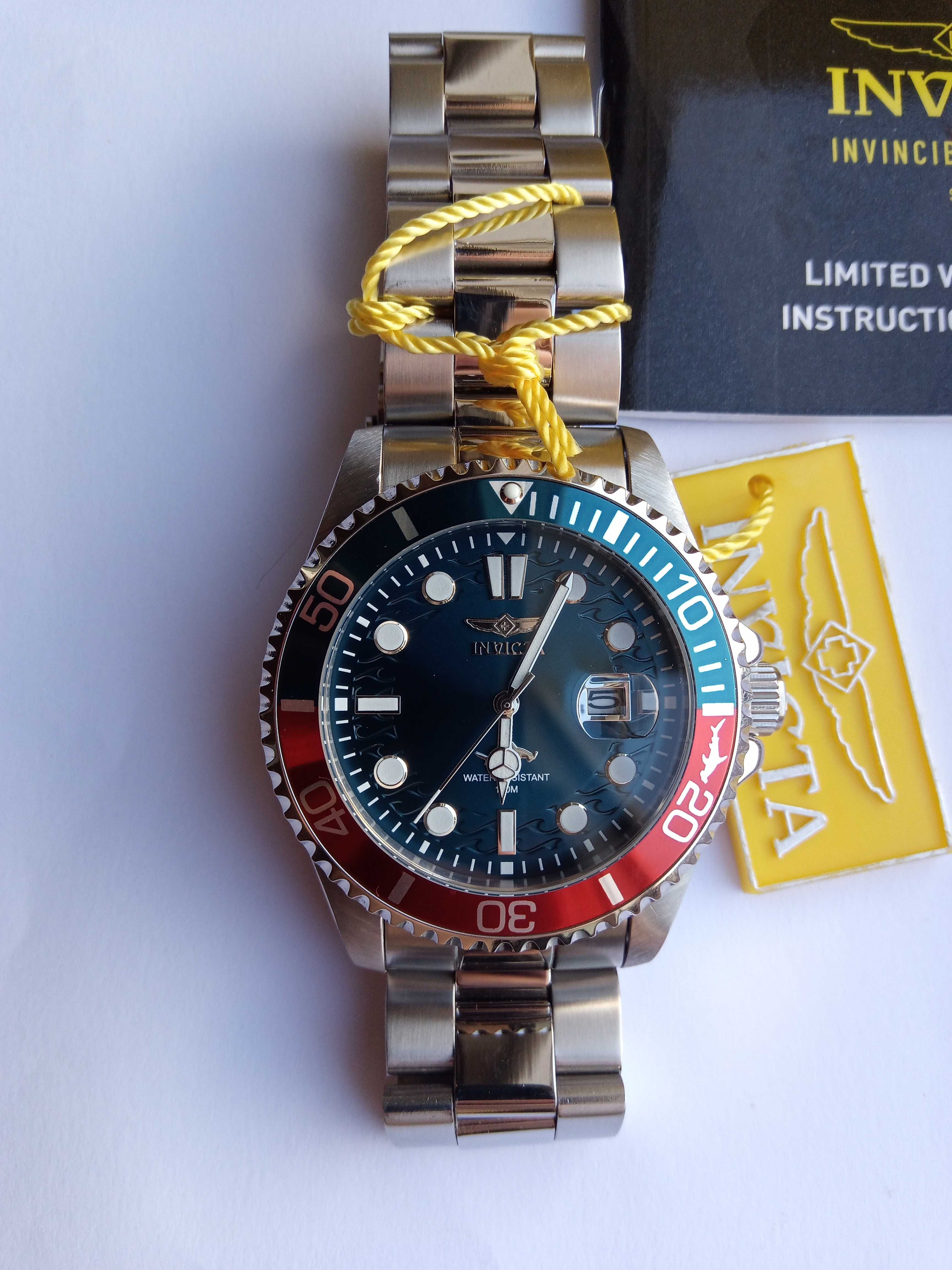Мужские часы Invicta 30951 Pro Diver. Глубоко играющий свет циферблата