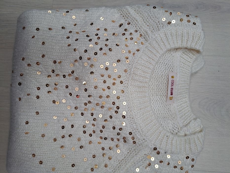 Śliczny kremowy sweterek