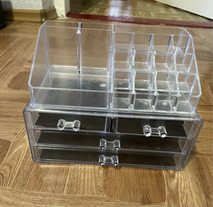 Органайзер–стойка для косметики