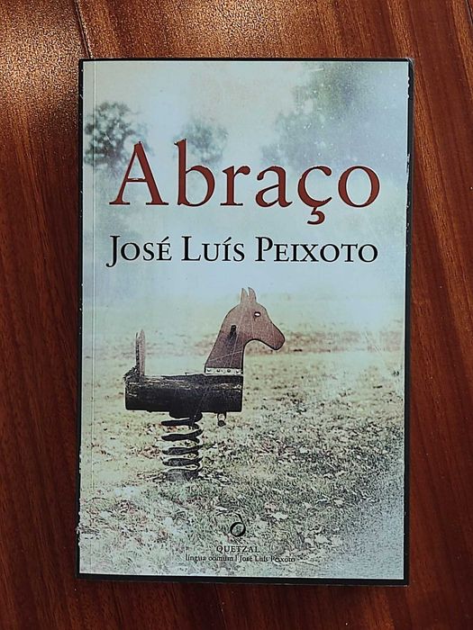 Livro "Abraço" de José Luís Peixoto