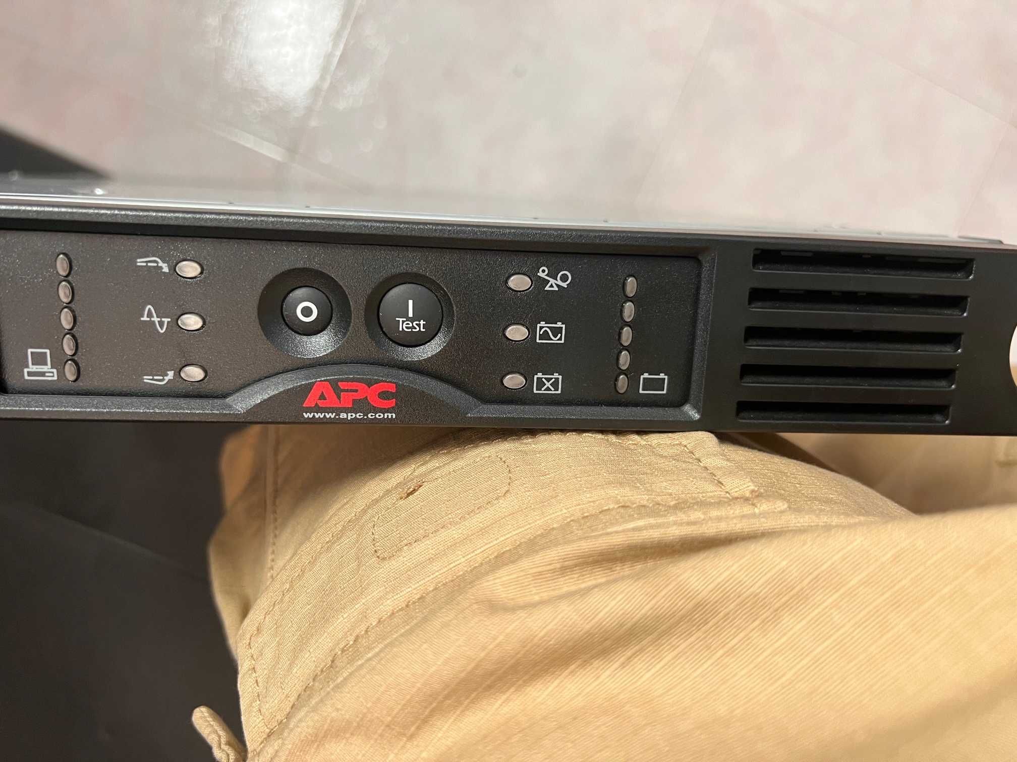 APC Smart-UPS RM 750VA USB SUA750RMI1U - Como nova