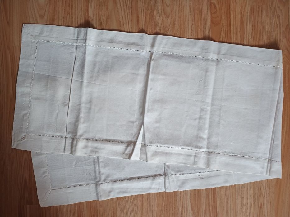 Bieżnik ecru na stół lub ławę