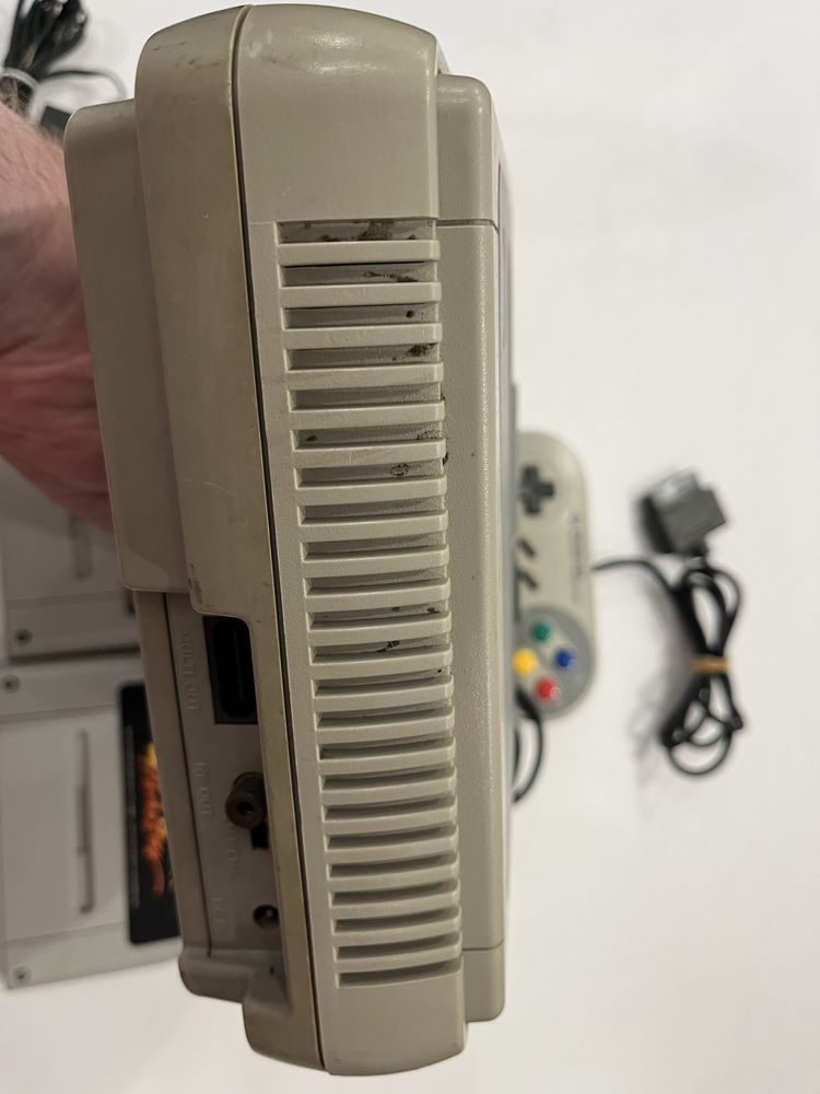 Konsola Super Famicom plus pady