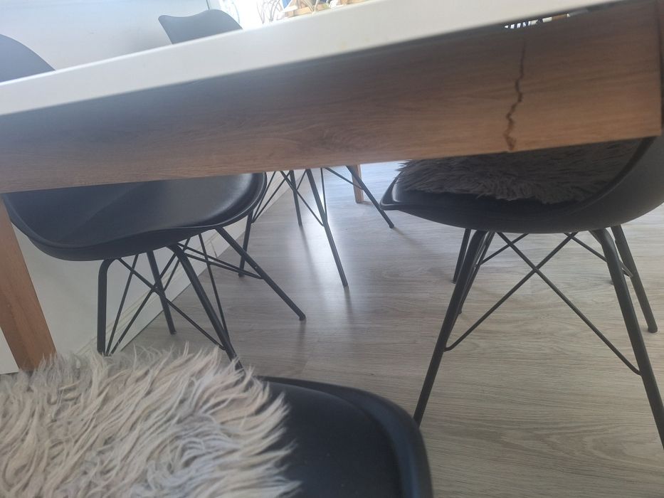 Duży stół do salonu rozkładany