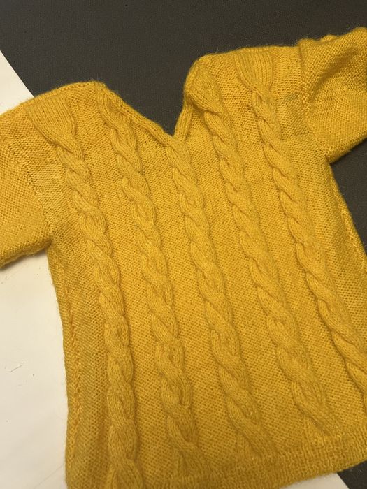 Светр жіночий жовтий з коротким рукавом