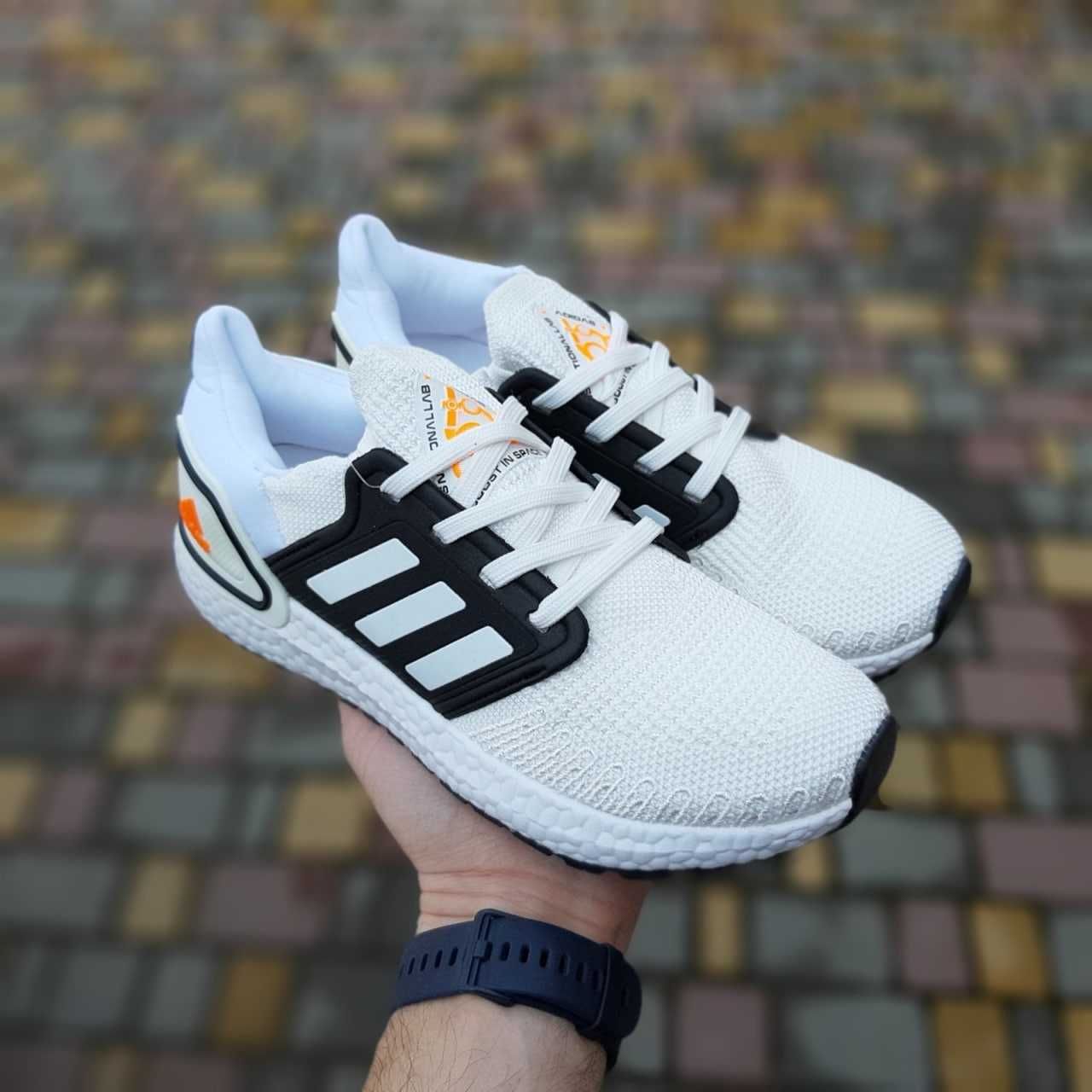 Жіночі кросівки Adidas UltraBOOST білі з чорним 20547 ГАРНА ЦІНА