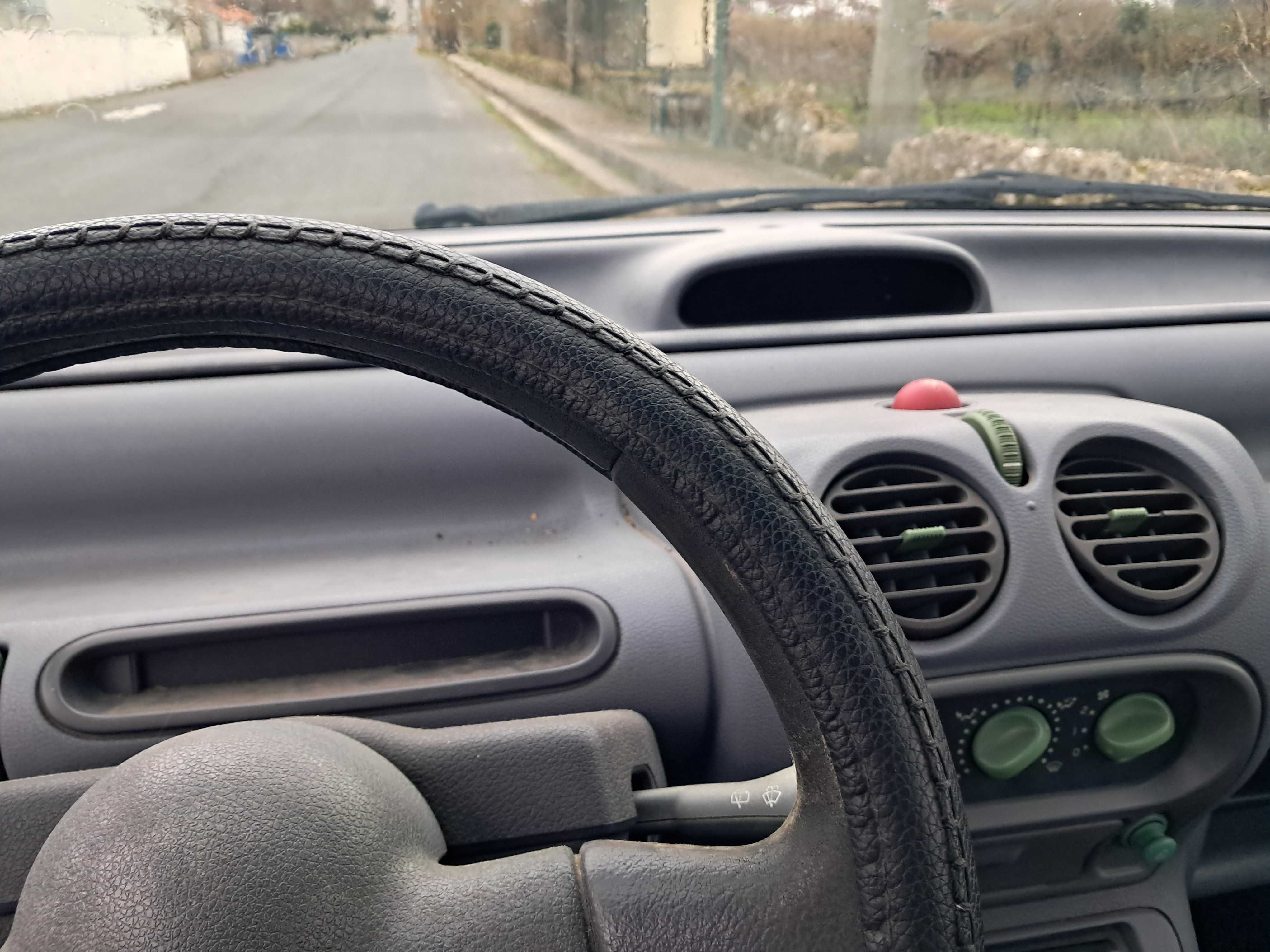 Twingo de 1993 em bom estado