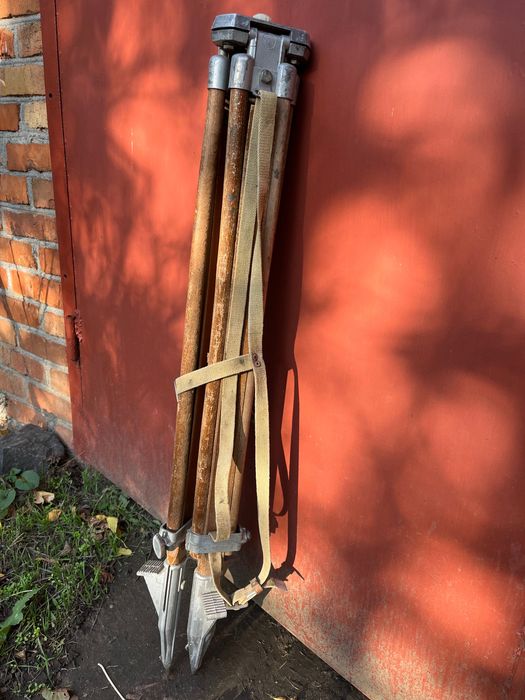 Штатив геодезичний