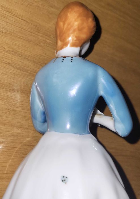Figurka kobieta z kwiatkami Rumunia