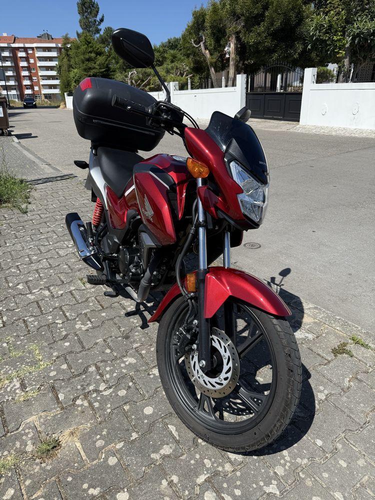 Honda CB 125 F com 5.270 kms