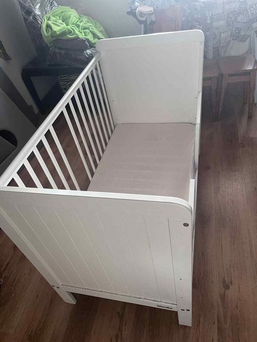 Łóżeczko białe z materacem