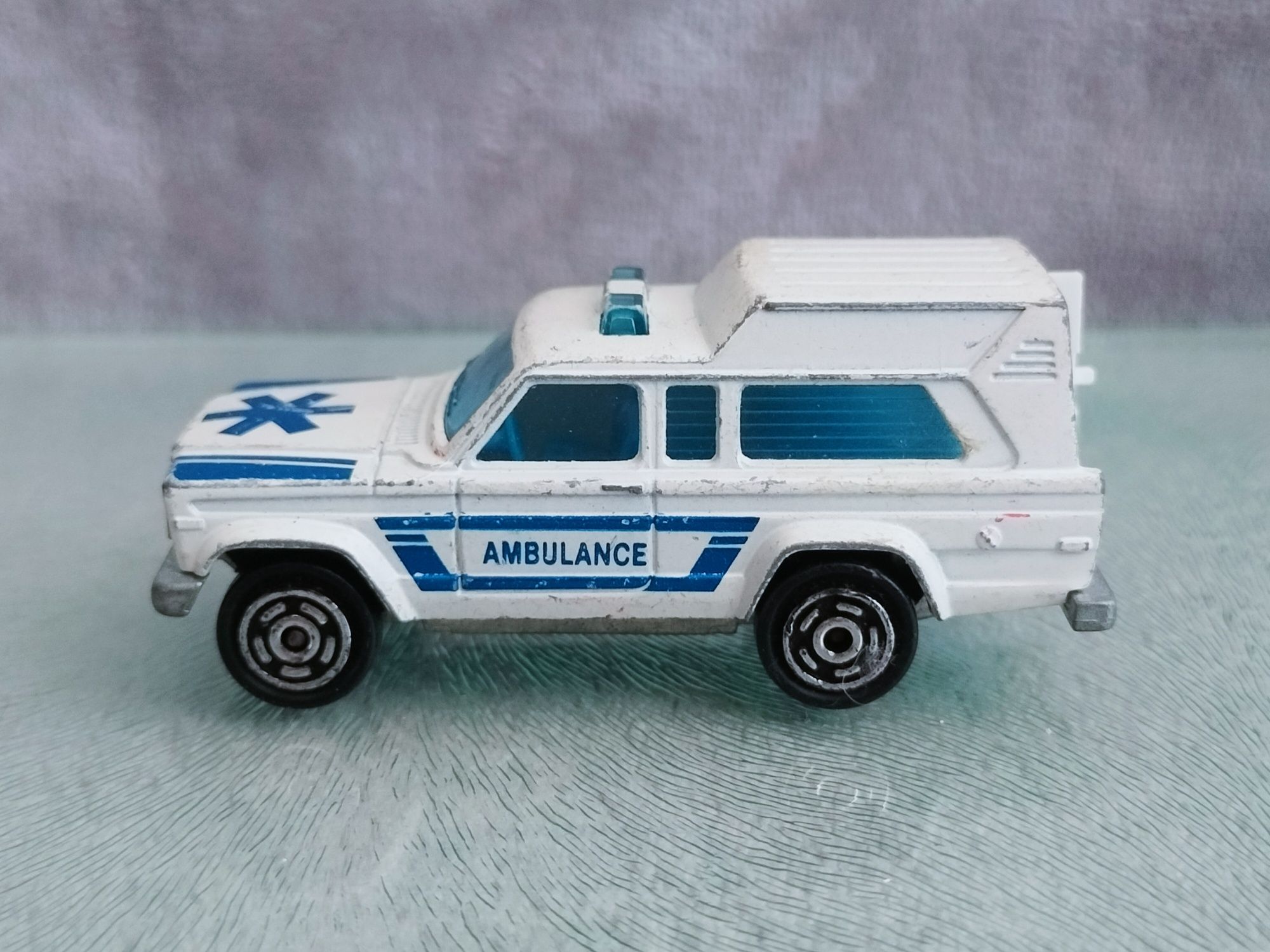 Majorette nr 269 Karetka Samochód Jeep Cherokee.1:64 Vintage 1/64 Ambu