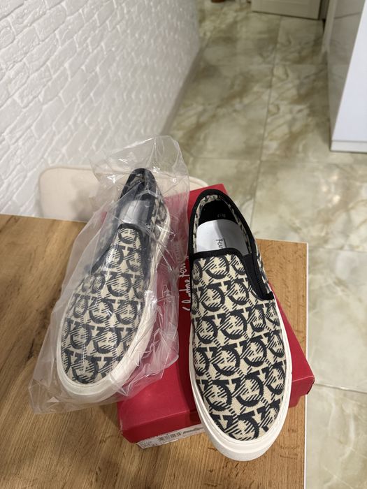 Оригиналы  новые 41 р стелька 27 Сальвадор Ферогама