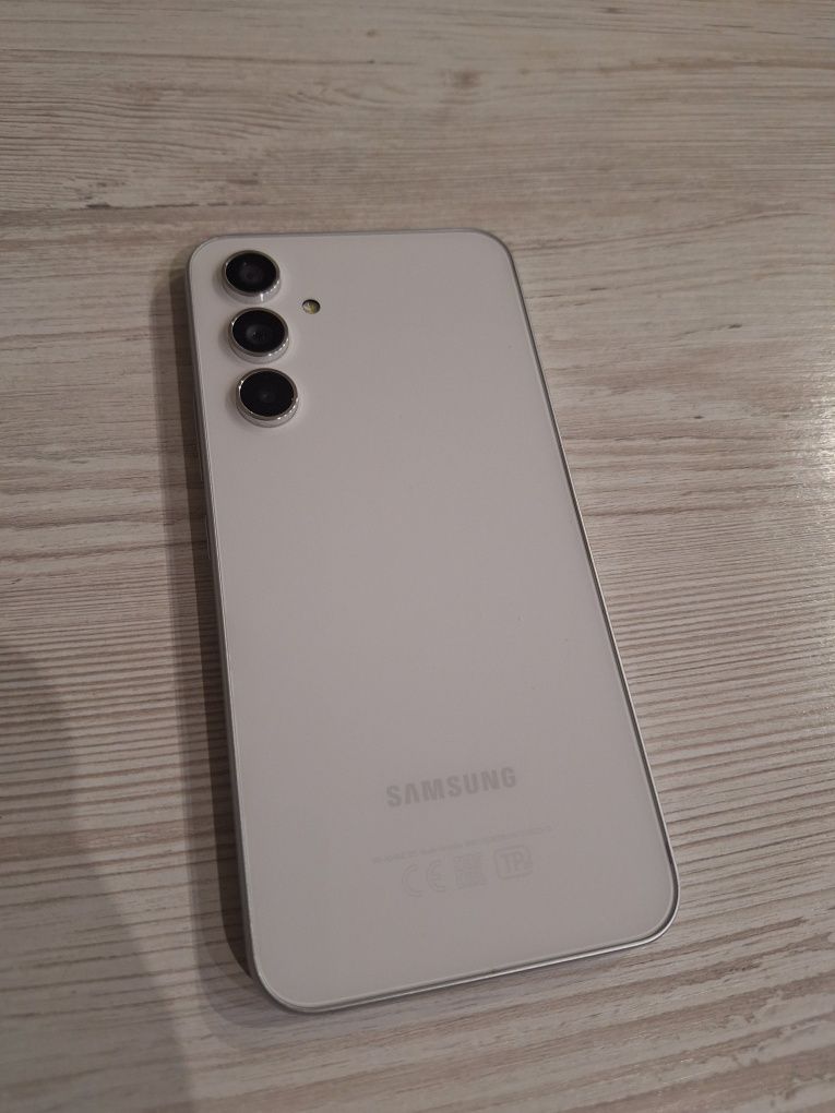 Продам Samsung A54, 5G, 8/256 в ідеальному стані