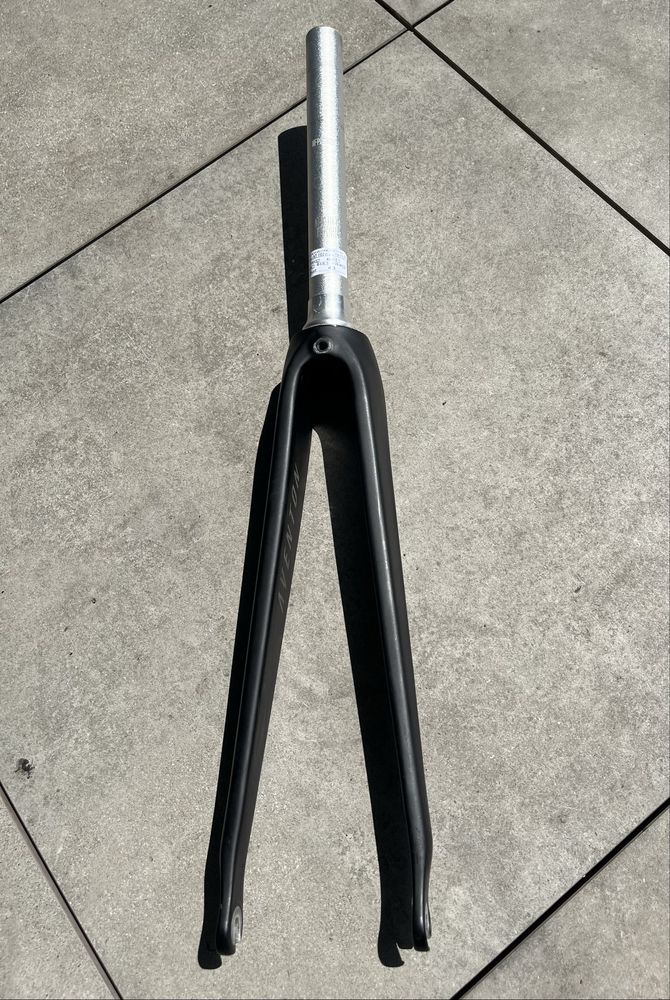 Karbonowy widelec Aventon Cordoba
