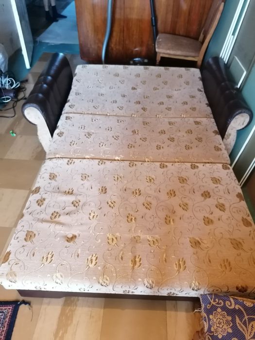 Диван раскладной двухместный, раскладывается вперёд