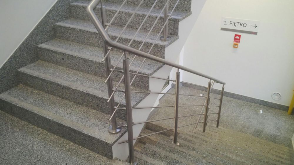 Balustrady, poręcze ze stali nierdzewnej Inox