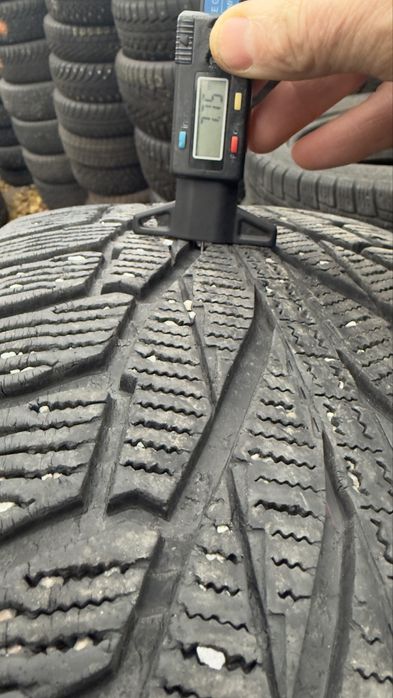 255/60/18 Nokian